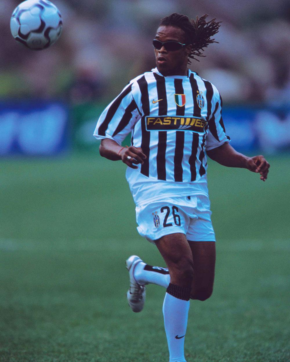 フランス戦で珍事 DFが金ネックレス着用で40分間プレー、監督呆れ「許可されてない」THE ANSWER