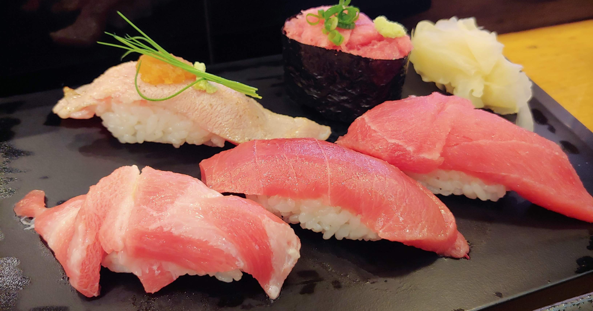 マグロにアニサキスがいる確率は高い？どこにいるのか見分ける方法や食中毒の症状＆対策を徹底解説暮らしの困ったを解決！ライフハック集