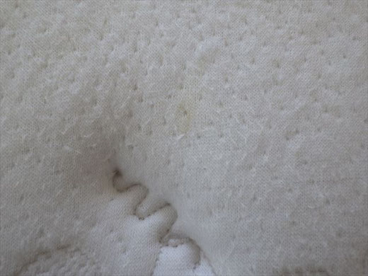 ふとんにできた黄ばみを落とす方法とは？！原因や予防対策もご紹介ふとんのクリーニングなら「おうちdeまるはち」