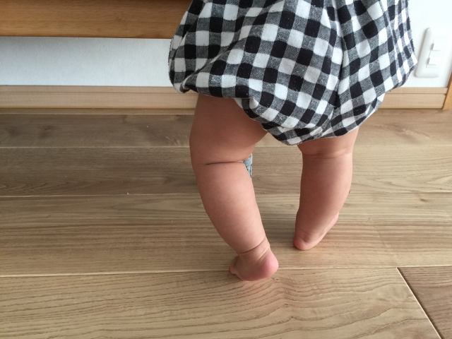 つかまり立ちはいつから始まるの？練習方法とおすすめのおもちゃ6選Sodate ソダテ