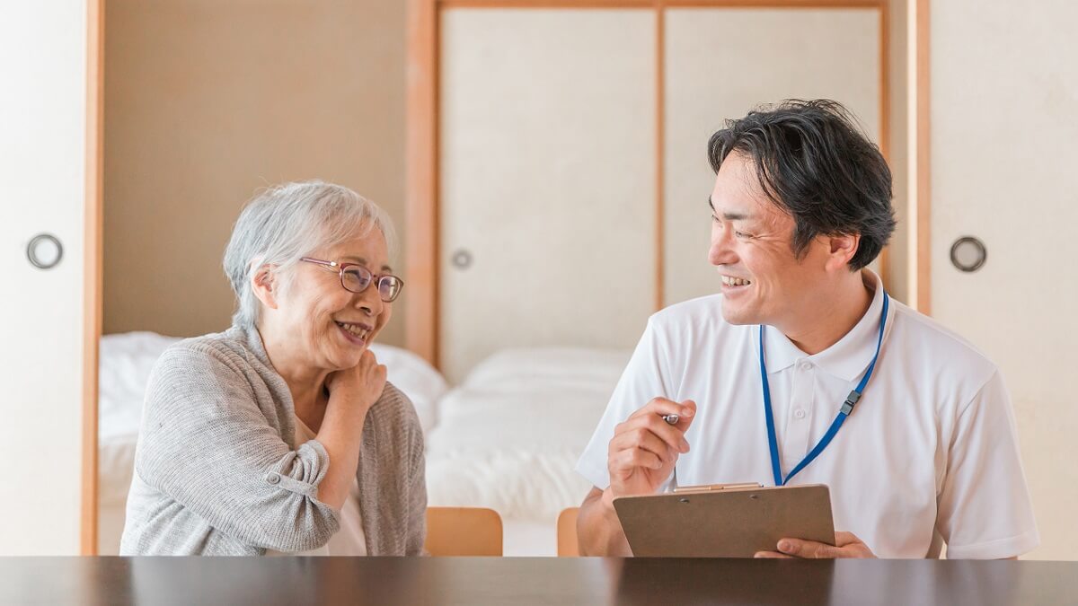訪問介護の仕事内容を解説！一日の流れ・給料・向いている人の特徴は？介護求人ナビ