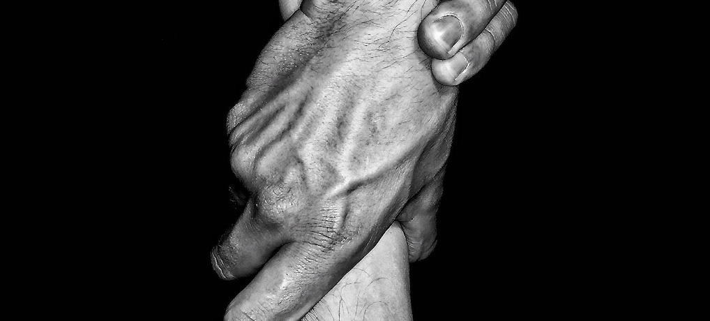 えっうそ 220円の ダイソー コスメが男の手もビューティーにしやがるぞ！デパコス並みの優秀さで草