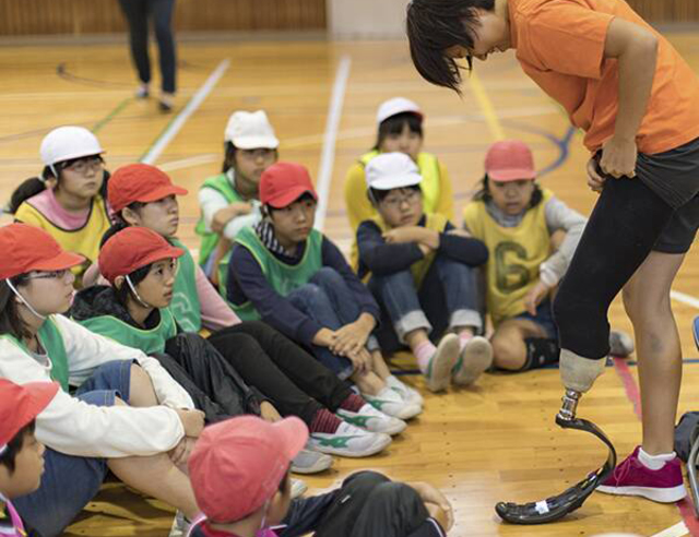 ユニバーサル・ラン スポーツ義足体験授業 を実施しました！船橋市公式ホームページ