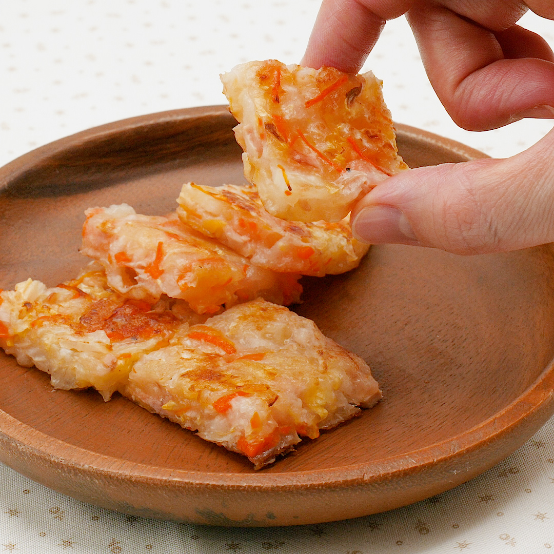 卵不使用！手づかみ赤ちゃんソーセージ⠀ @mgmg_shu 様の投稿をご紹介します🙌----------------------------------------- ⠀ 赤ちゃんソーセージ🍖 ⁡ ⁡材料 約16個分⁡✦鶏ひき肉 100g ⁡脂が気になるので、鶏ささみor胸肉を フードプロセッサーにかけ