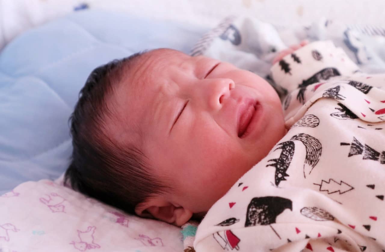 新生児の一重まぶたが二重になるのはいつ？ 新生児はなぜ一重まぶたなの？はいチーズ！クリップ