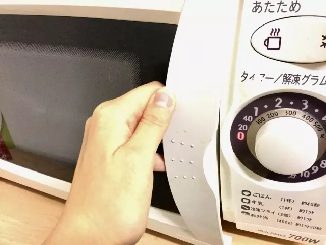 電子レンジが焦げ臭い！重曹やクエン酸を使った掃除方法を詳しく解説クラシル比較