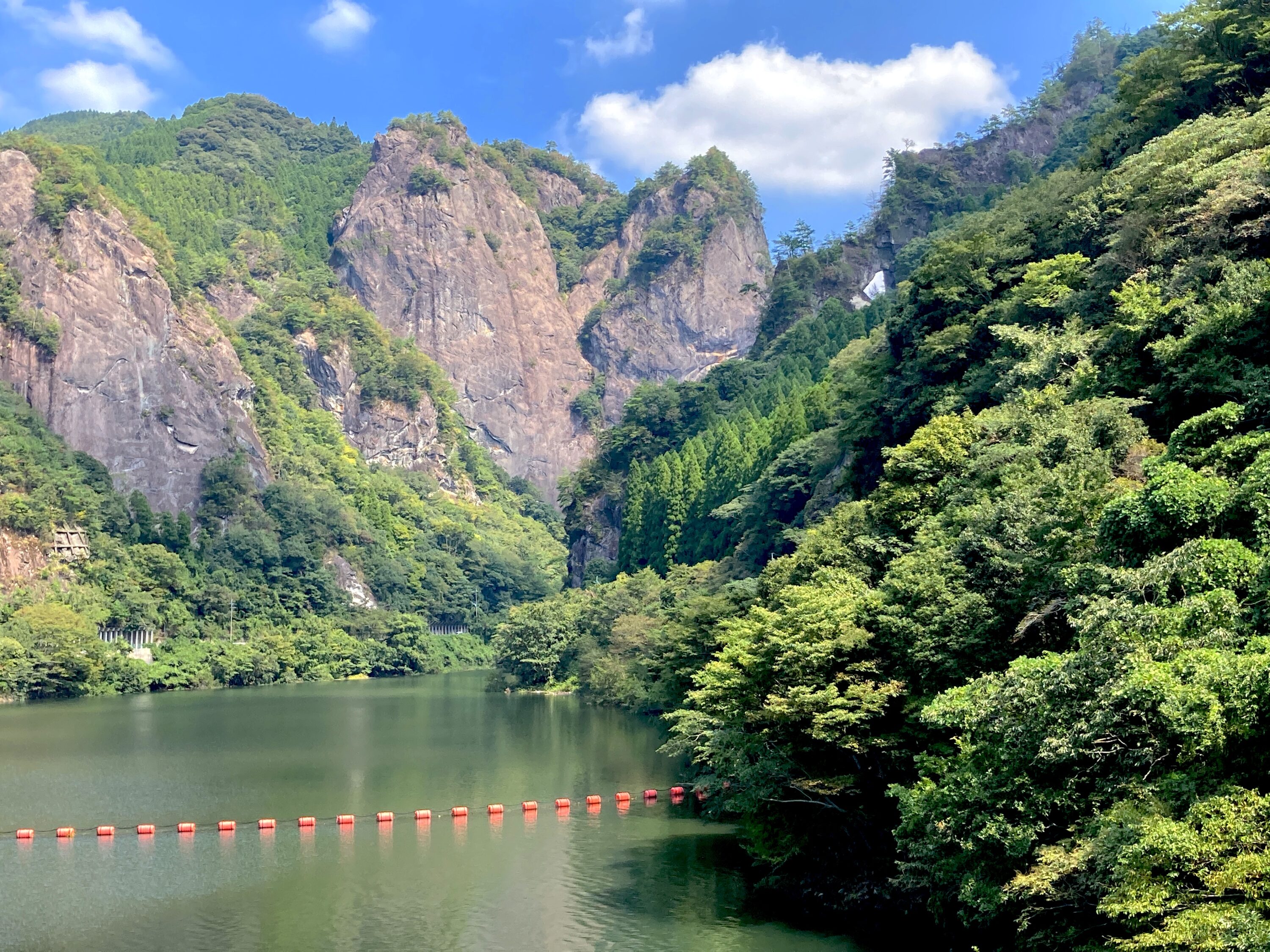 日向神ダムに車突っ込む 女性１人の死亡が確認 - YouTube