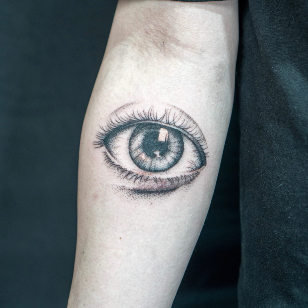 ウロボロスとウジャトの目のタトゥー手の入れ墨, イルミナティタトゥー, 目のタトゥ