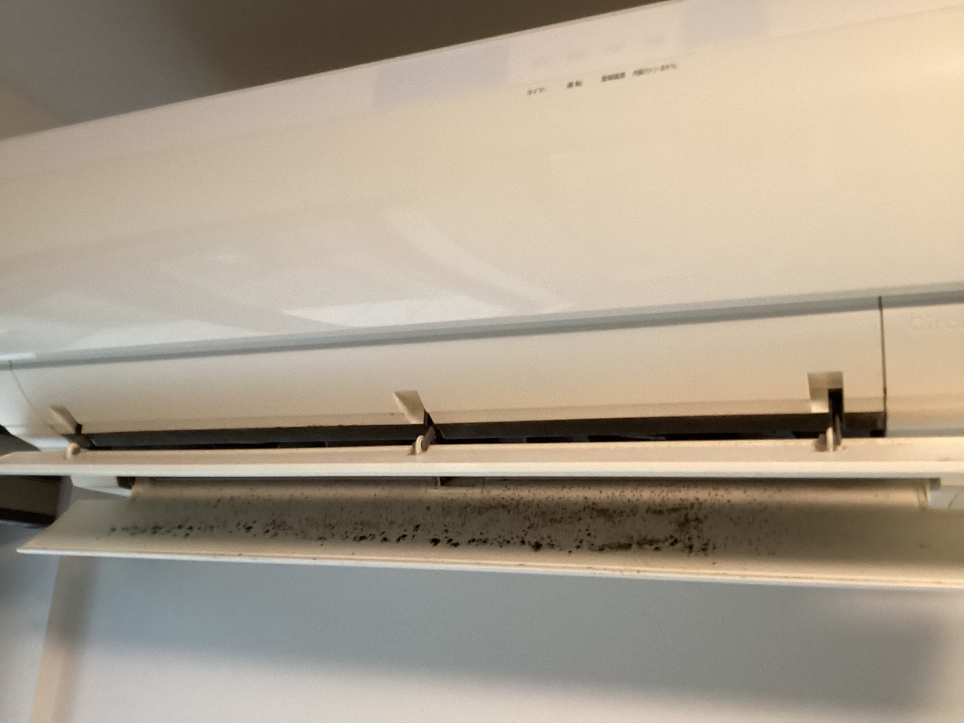 エアコンのルーバーが閉まら ない 折れた 時のDIY修理方法おそうじ本舗江南赤童子店・可児広見店