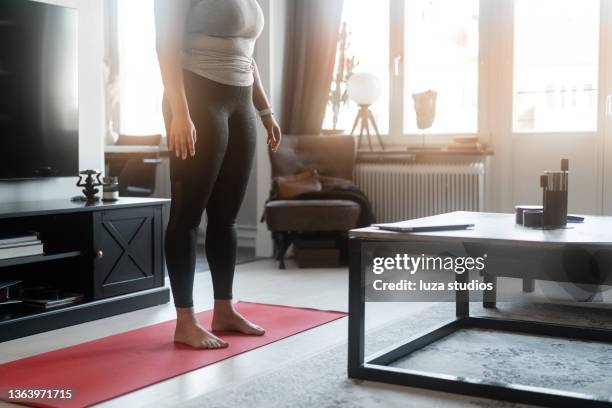 ヨガの月礼拝で芯からリラックスを！ 期待できる効果とポーズ・流れを解説 - NEIGHBORFIT運動で心と身体を整える