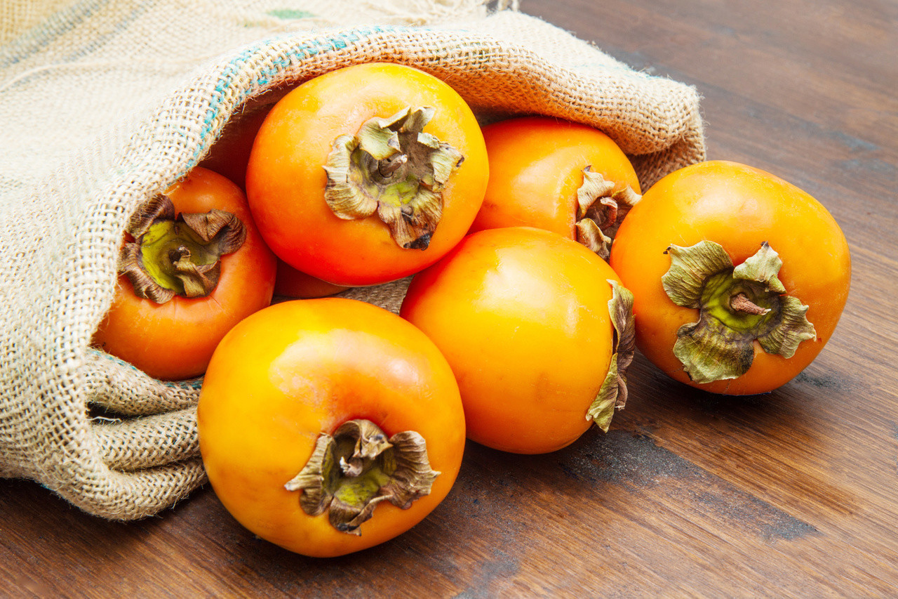 柿をおいしく長く保存する方法常温・冷蔵・冷凍の使い分けとおすすめレシピ、渋柿を甘くするワザもHugKum はぐくむ