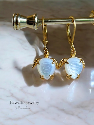 ホワイトマザーオブパールブラックレザーバンド腕時計Harborゴールド