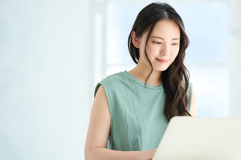 アンニュイ」の意味とは？”アンニュイな雰囲気”や類語・対義語もTRANS.Biz