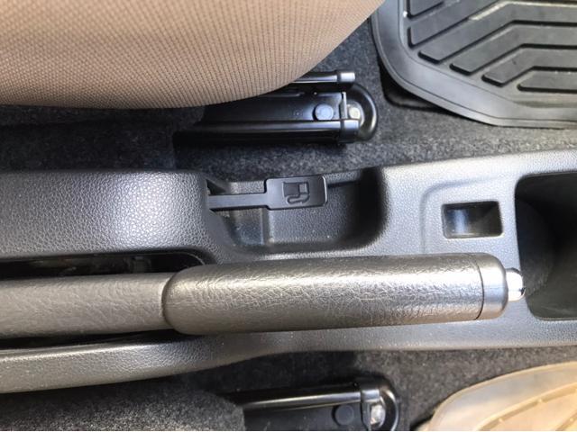 Amazon.co.jp: XIKER ダイハツ ミライース LA300S LA310S LA350S LA360S専用 フューエルキャップカバードレスアップ アルミ製給油口キャップ MIRA e:S ガソリンタンクキャップ おしゃれ カスタム アクセサリー 取り替えグッズレギュラー仕様 レッド: 車＆バイク