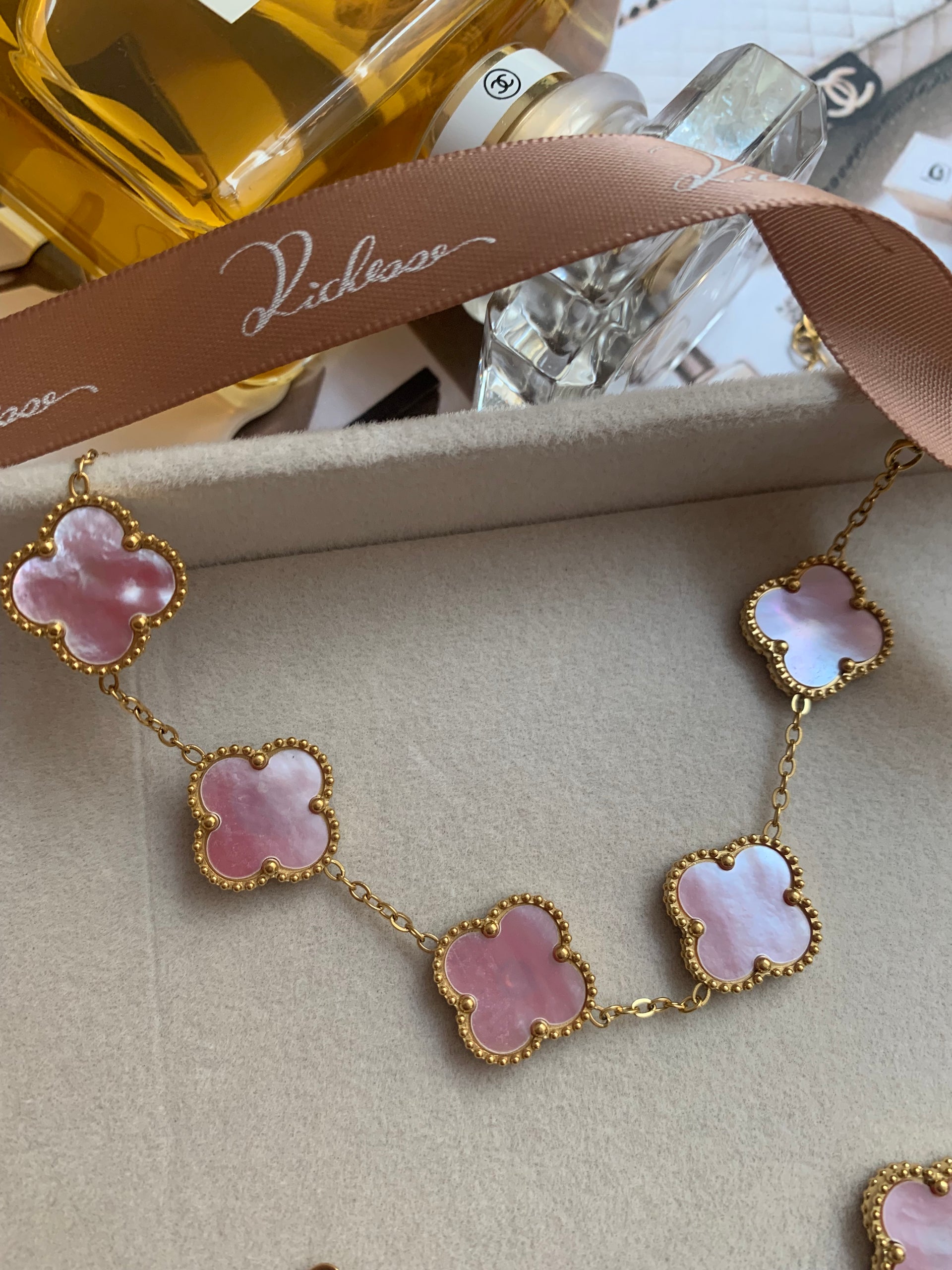 繊細な四つ葉のクローバー ブレスレット ホワイト マザーオブパール 1個 – Richesse accesorios