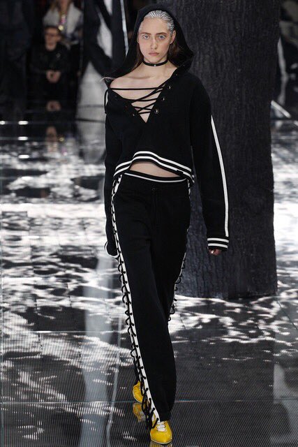 10 件の「ヘルスゴス」や「ファッション」のアイデアを見つけましょうファッションアイデア、ファッションウィークスタイル、服装 など