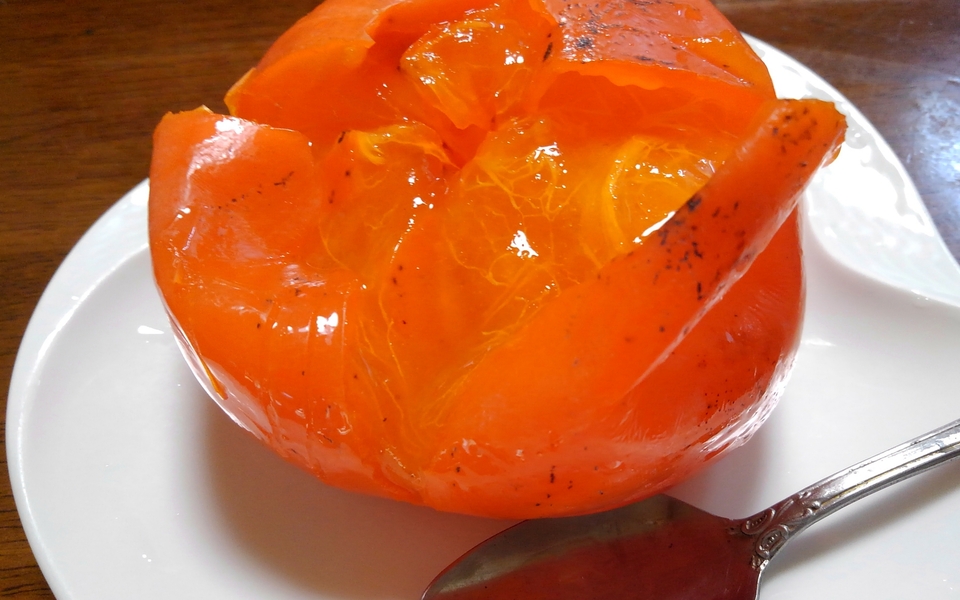 すごい裏ワザ！ 固い柿をあっという間に完熟状態にする方法！とろウマ食感がクセになる〜♡暮らしニスタ