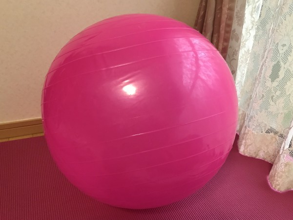 100均タイプスモールボールの空気の抜き方 ピラティスしなやかなカラダ│オンラインピラティス