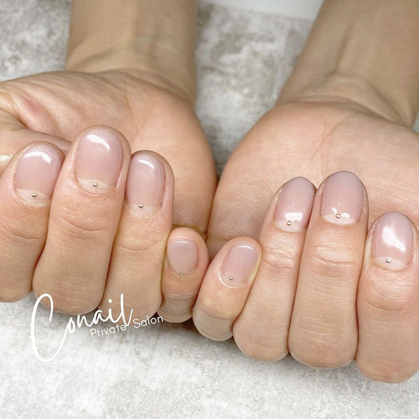 ショート爪でも上品に仕上がるグラデーションネイル10選！セルフでも簡単にできるやり方も紹介 -ネイルタウンで見つかる！最新セルフネイル＆トレンドネイルデザイン特集