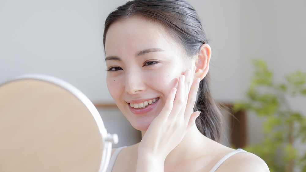 50代の肌のくすみに！透明感を取り戻すためのスキンケア