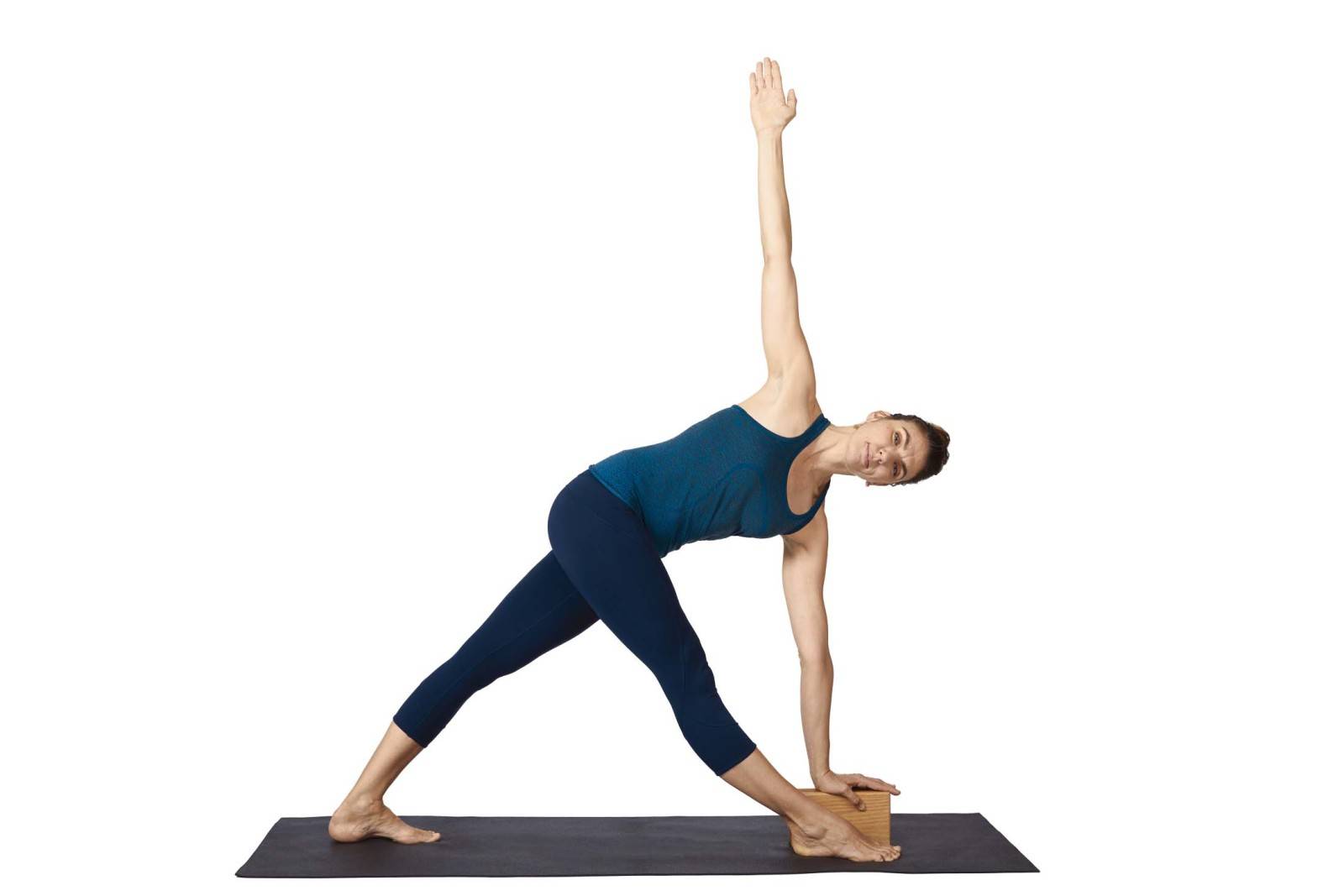 ねじった三角のポーズの正解 手や骨盤の位置を変えるだけ！全身に効かせる正しいやり方ヨガジャーナルオンライン