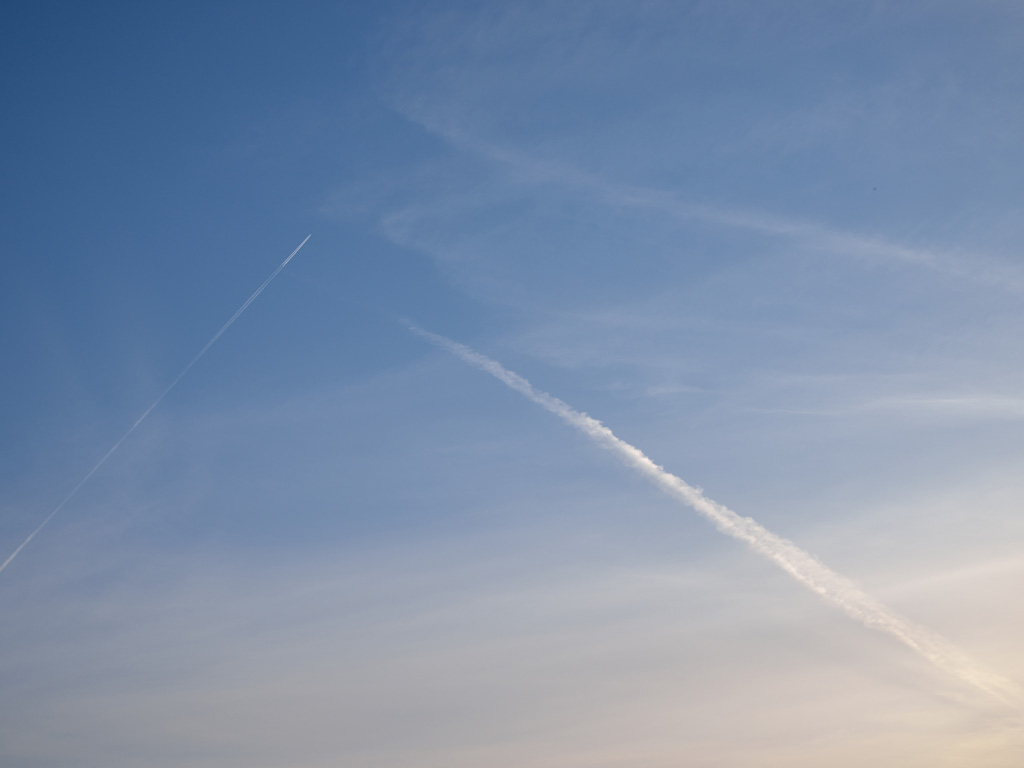 雨降る前の雲？地震雲？マナティの日々～好奇心～O ^^ O