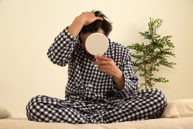 毛髪診断士監修抜け毛が枕に20本30本！平均はどれくらい？抜け毛がつく原因と対策方法スカルプD ボーテ公式サイトアンファ