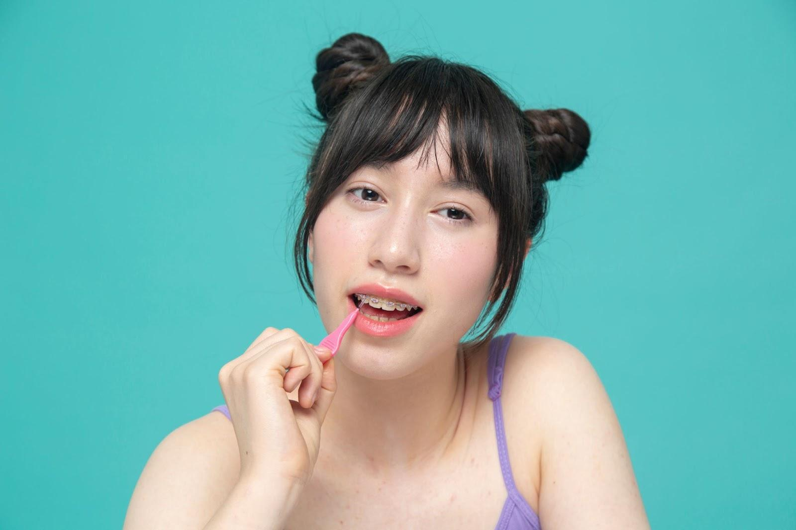 ついに来ました﻿ ﻿ 今日ブラケットオフしに行きます！﻿ ﻿ 今回は間違いなくブラオフしたい﻿ ﻿ 行ってきます﻿ ﻿猪突猛進っっっ いっちょかみ ﻿ ﻿ 銀歯まみれで汚くてスンマセン ﻿歯列矯正矯正女子矯正日記大人の矯正エッセイマンガ矯正歯科抜歯矯正