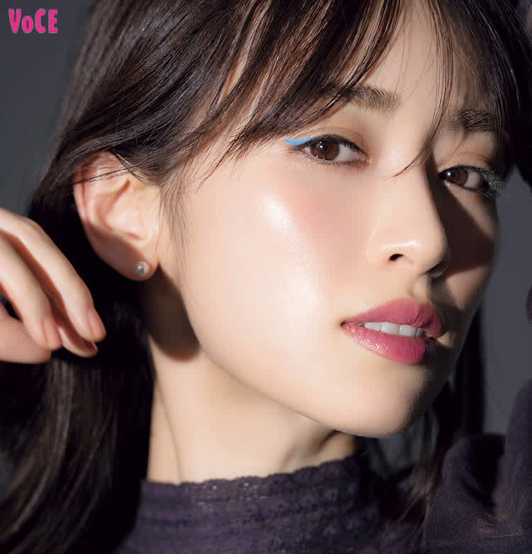 Diorのブルーアイライナーで 魅せるオシャレ顔 が完成！泉里香の春メイク ビューティニュース 美容メディアVOCE ヴォーチェ