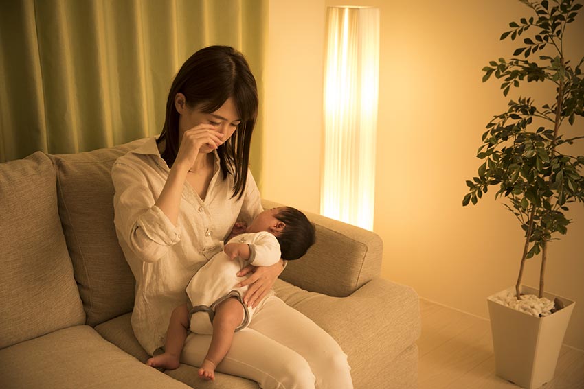 医師監修 授乳中に赤ちゃんが寝たら？ゲップさせなくていい？トモニテ