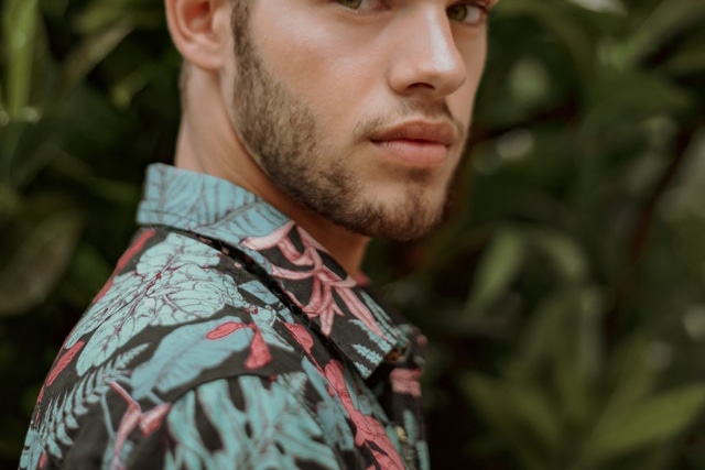 目が泳ぐ」の意味とは？ 目が泳ぐ男性・女性の恋愛心理を解説「マイナビウーマン」