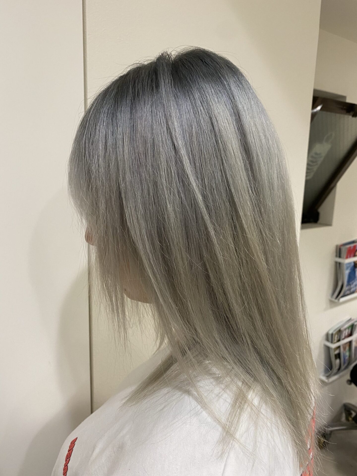 シャドウルーツのホワイトカラー - hair design sLeep