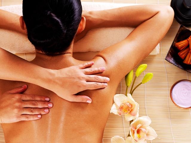 99,800点を超えるオイルマッサージのストックフォト、写真、そしてロイヤリティフリーの画像 - iStockエステ, リンパマッサージ, アロマ オイル