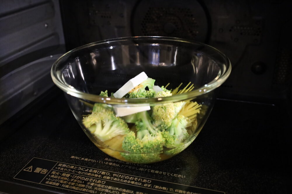 ブロッコリーチャレンジに、電子レンジで完結「丸ごとブロッコリーのカレーマヨサラダ」 北嶋佳奈- メシ通ホットペッパーグルメ