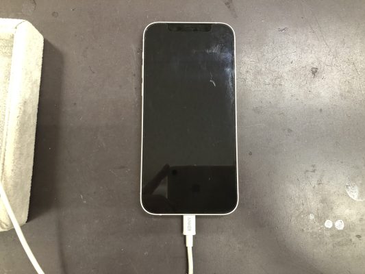 電話をするとスマホの画面が真っ暗のままで何も操作ができない！これって何が原因なの？Xperia Galaxy AQUOS GooglePixel修理のアンドロイドホスピタル