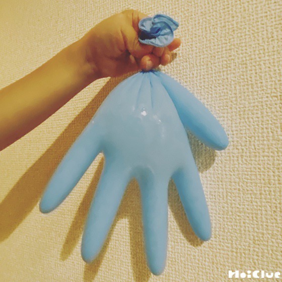 1歳児の氷あそび ,堀川幼稚園 富山市,認定こども園 富山市幼稚園,富山市こども園 子ども主体,ナーサリー １歳児水遊び,氷あそび 色氷 ポンポン入れてみた,byはるか