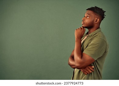 顎に手を当てる女性 - No: 968766写真素材なら「写真AC」無料 フリー ダウンロードOK