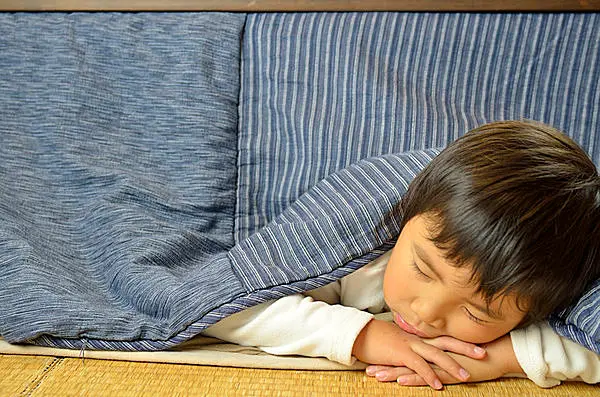 こたつで寝るのはNG！「こたつ寝」が及ぼす体への影響を解説