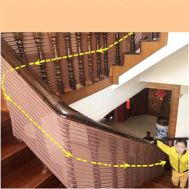 落下防止用ネット 網 を保育園・外階段に施工階段・手すりの転落防止・安全対策丸八テント商会