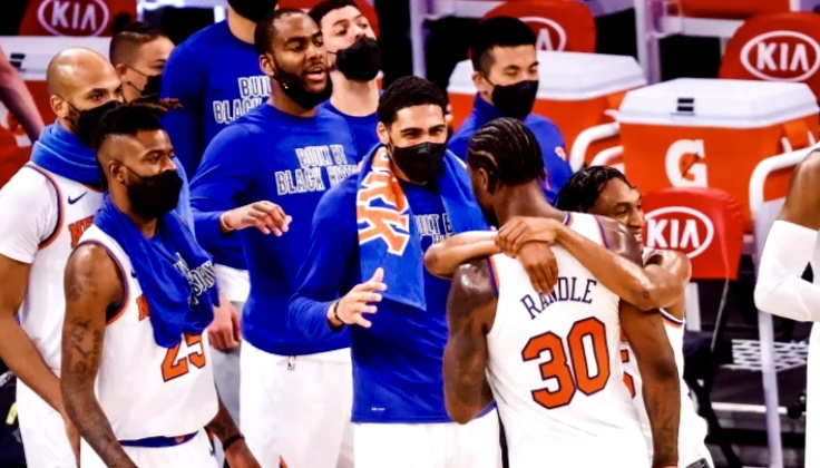 NBA ジュリアスランドルがまさかの怪我、ニックス大丈夫か！？ - YouTube