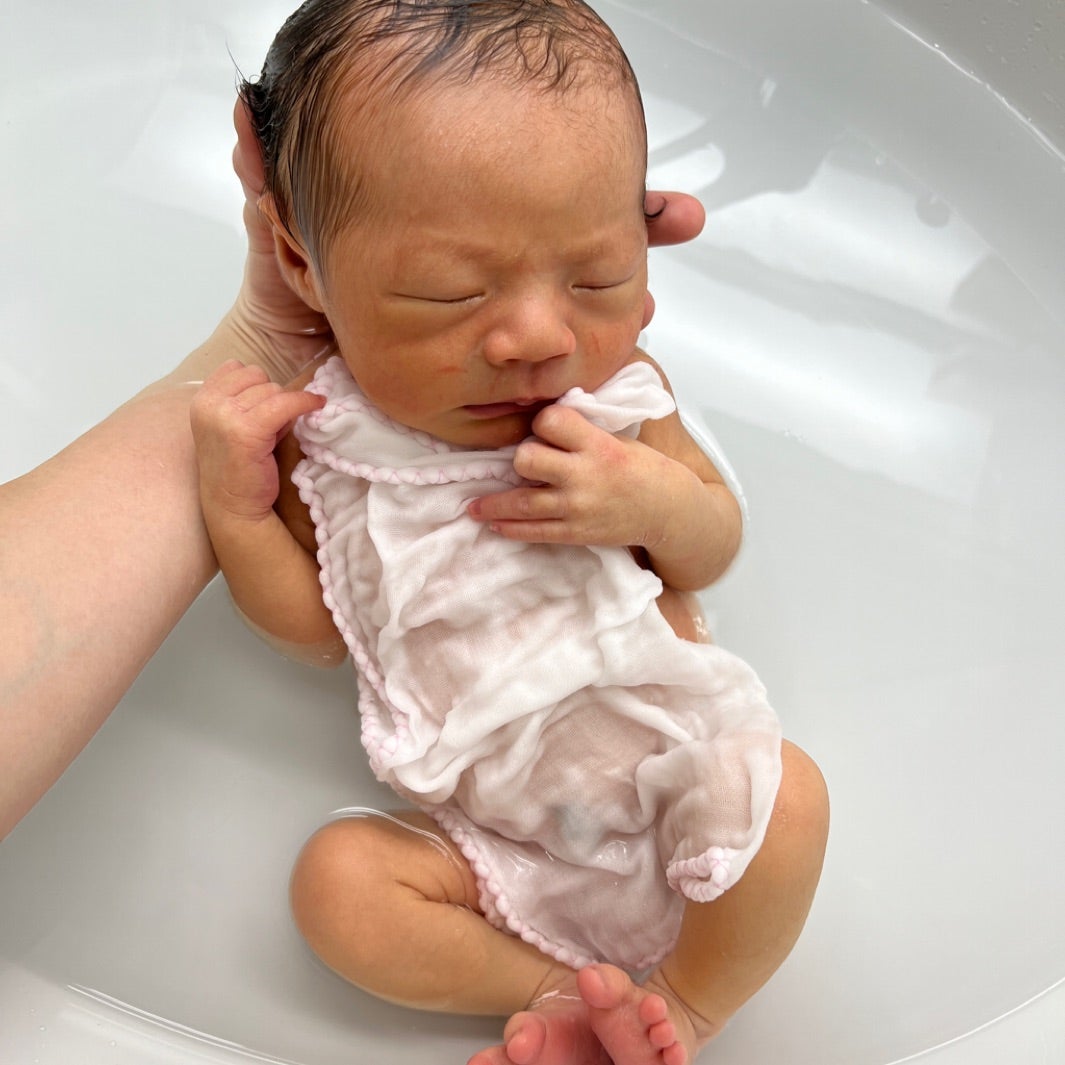 新生児の皮がむける「新生児落屑」って？赤ちゃんの体の特徴について 助産師監修公式 SOLIA SHOP