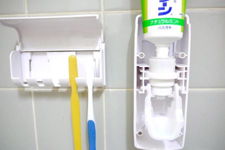 歯ブラシホルダー 3カラー 自動歯磨き粉 設置が簡単 多機能収納 Amazon歯ブラシスタンド 収納ラック マグネット掛け式 自動歯磨き粉ディスペンサー歯磨きコップホルダー コップスタンド 歯ブラシ立て 壁掛け 置き型 バスルーム 洗面台 多機能収納ケース 家族用コップ