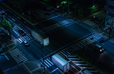 黄色の点滅信号 : 車で旅行 あちらこちら