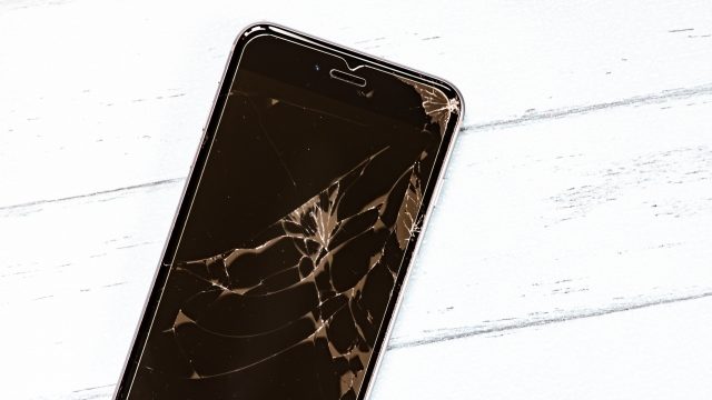 画面割れスマホ修理、データは消える？au ドコモ softbankに修理に出す前にSMARTFIX Labo
