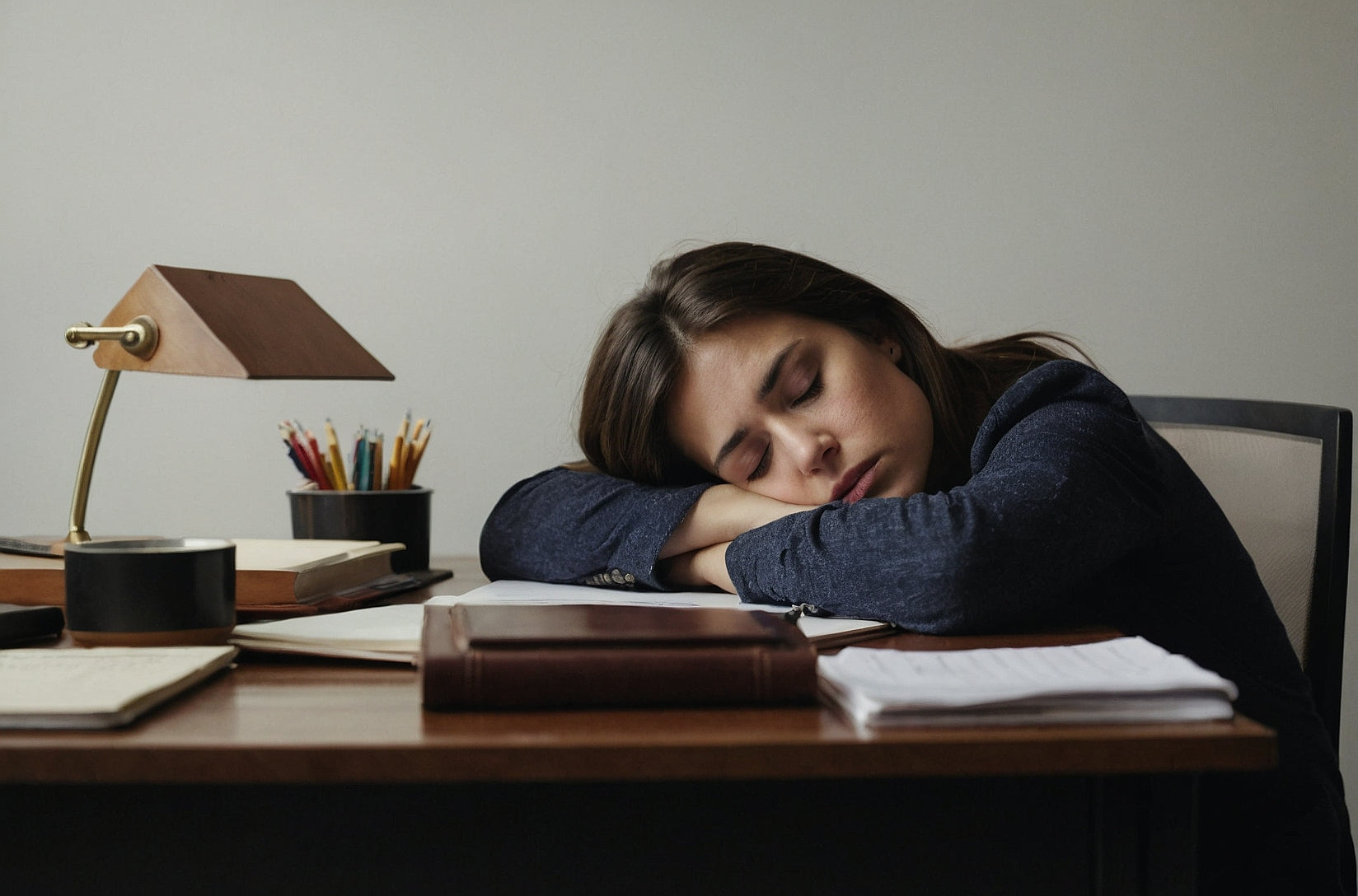 昼寝枕 うつ伏せ枕 ネックピロー 低反発 オフィス 枕 昼寝まくら 仮眠用 デスク うつぶせ寝 ナップピロー デスクワーク クッション 会社勤務 軽量携帯枕