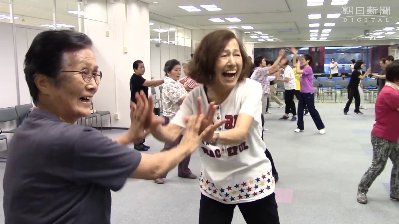 高齢者も簡単なダンスとは？おすすめの理由や余興向け曲の選び方も神奈川県川崎駅の社交ダンス教室&ダンスサロン ダンススタジオすまいる新しく地域最大級の広さで踊れる