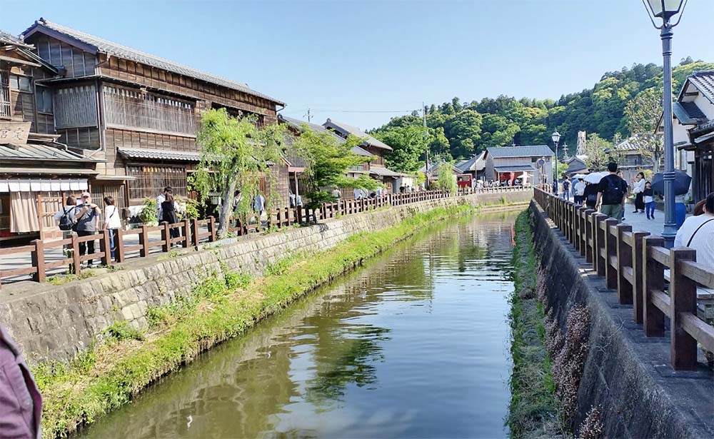 静かな朝の香取神宮 総門 千葉県香取市 の写真素材FYI07920604ストックフォトの Qlean Market キュリンマーケット