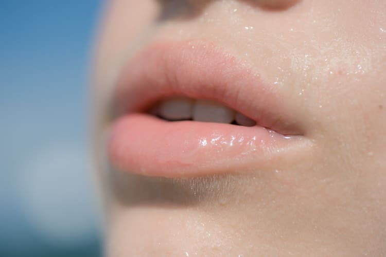 リップスクラブを手作り！簡単な作り方と使い方・唇への効果 - 女子リキ