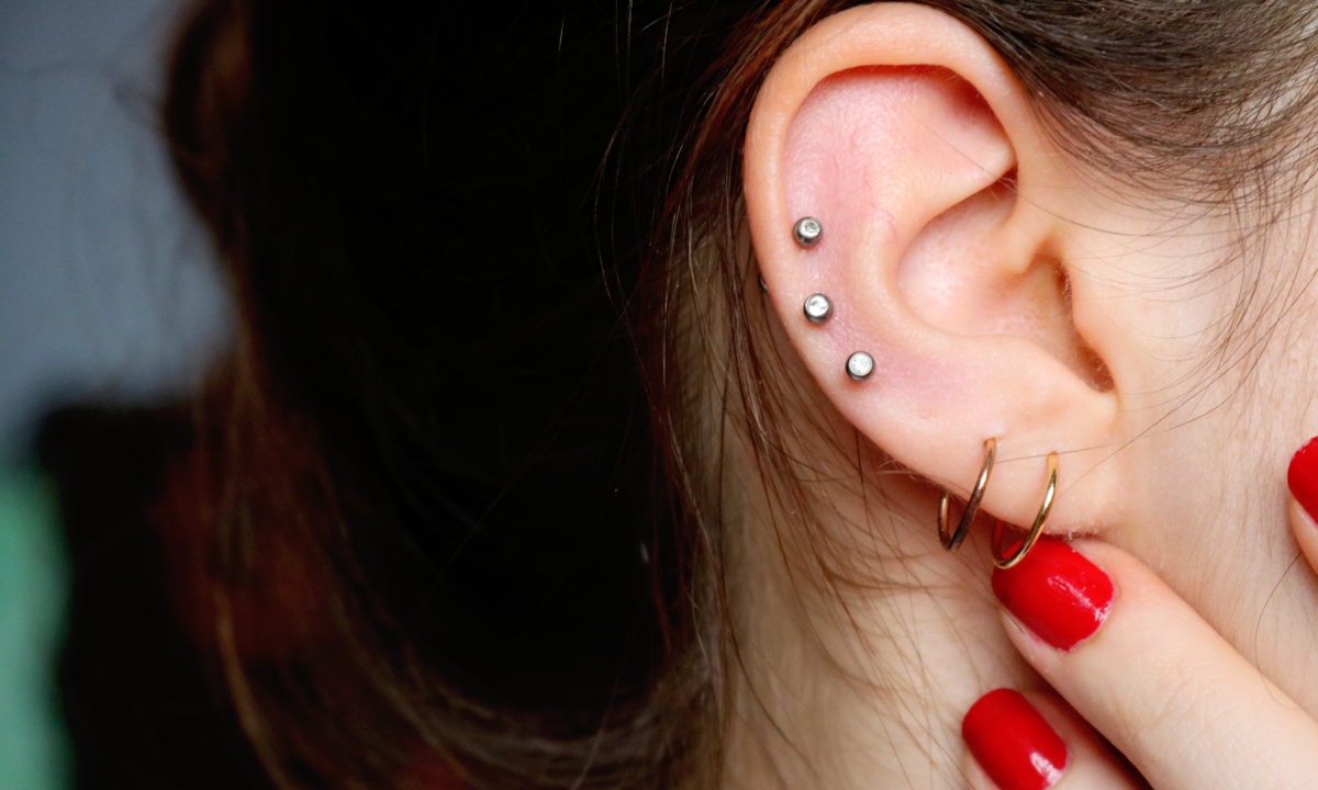 耳のピアスが肩の痛みに・?茂原市 整体・マッサージ師も通う西周鍼灸治療院