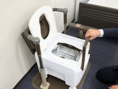 楽天市場 トイレ用手すり 洋式トイレ用フレームS はねあげR2 プラスチックひじ掛け 介護用品 : 介護用品・健康スポーツタノシニア